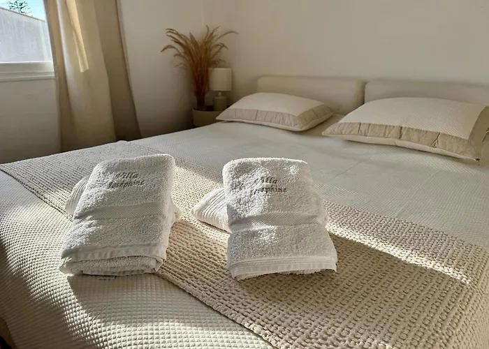 Large 2 Bedroom Apartment, Close To Promenade Des Ницца