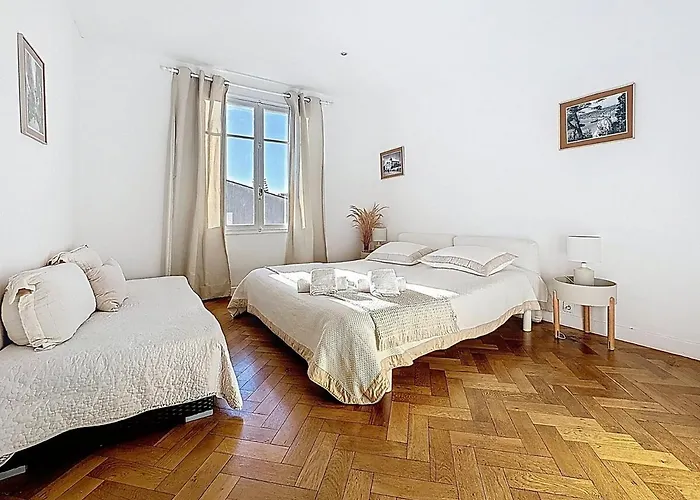 Large 2 Bedroom Apartment, Close To Promenade Des Апартаменты